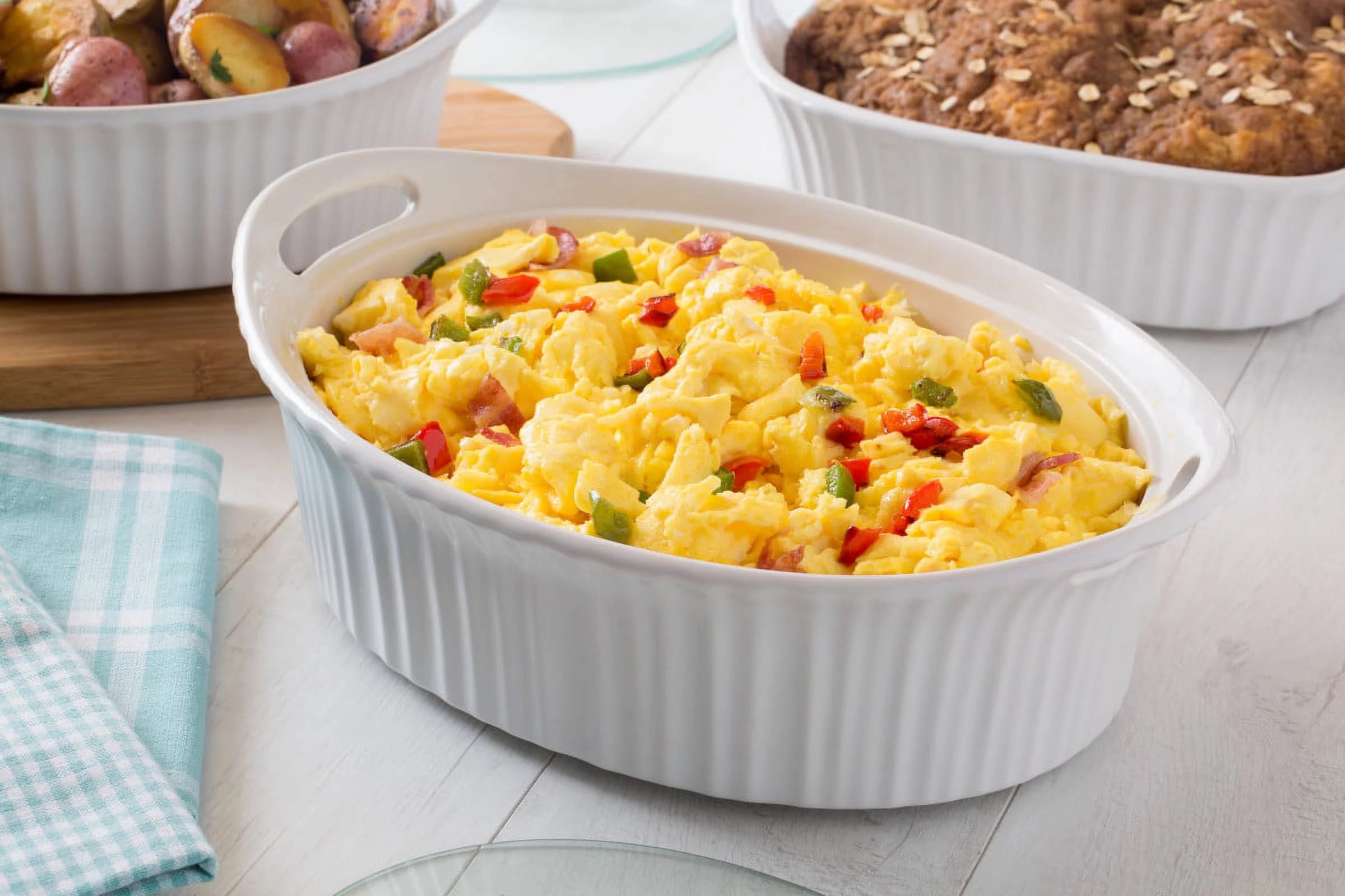 Oval Casserole with Glass Lid, 2.5 Quart R3704