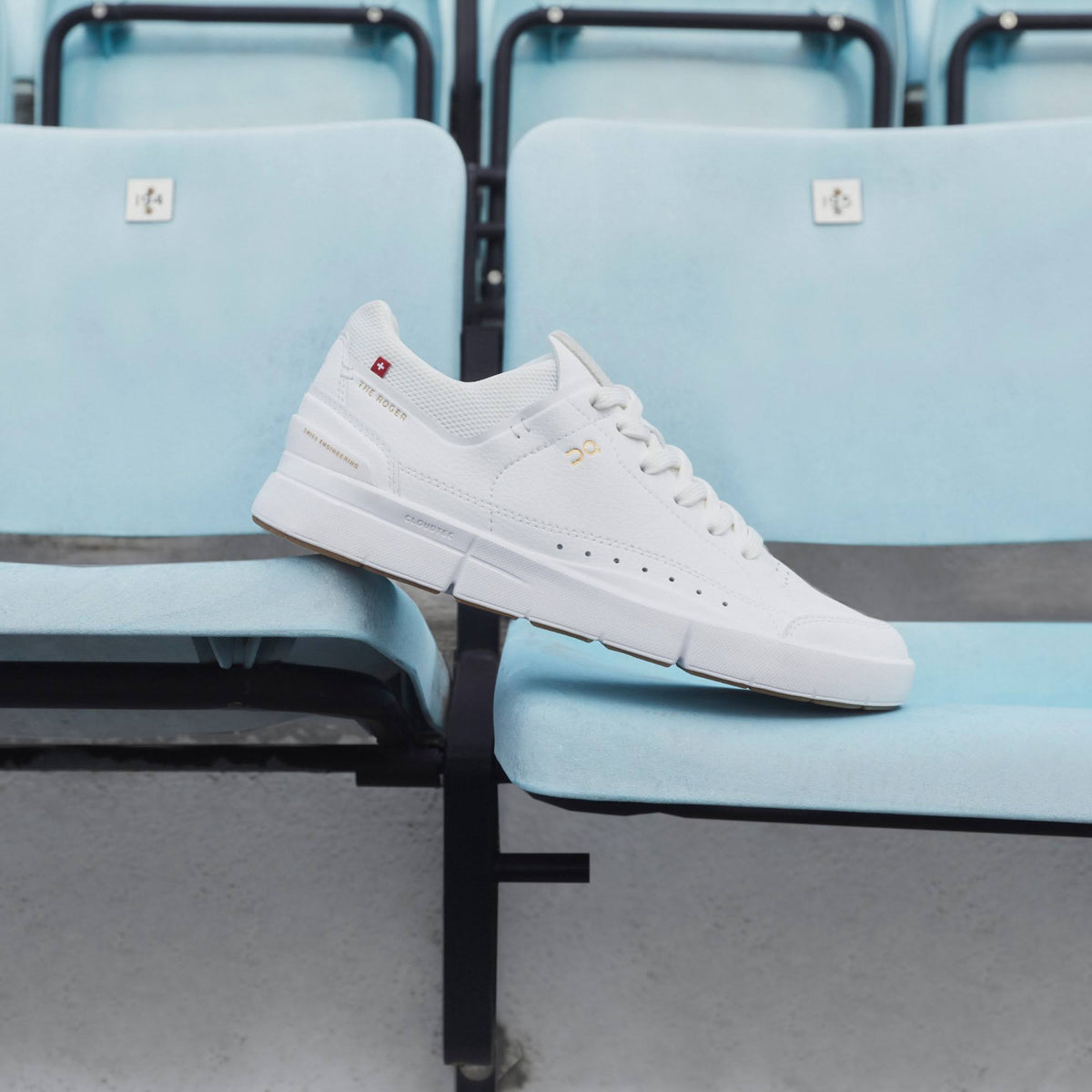 White Roger Centre Court Shoes R9422
